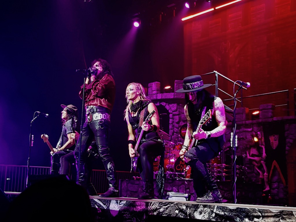 Alice Cooper Ryan Roxie Nita Strauss and Tommy Henriksen on stage Bordeaux concert 2019