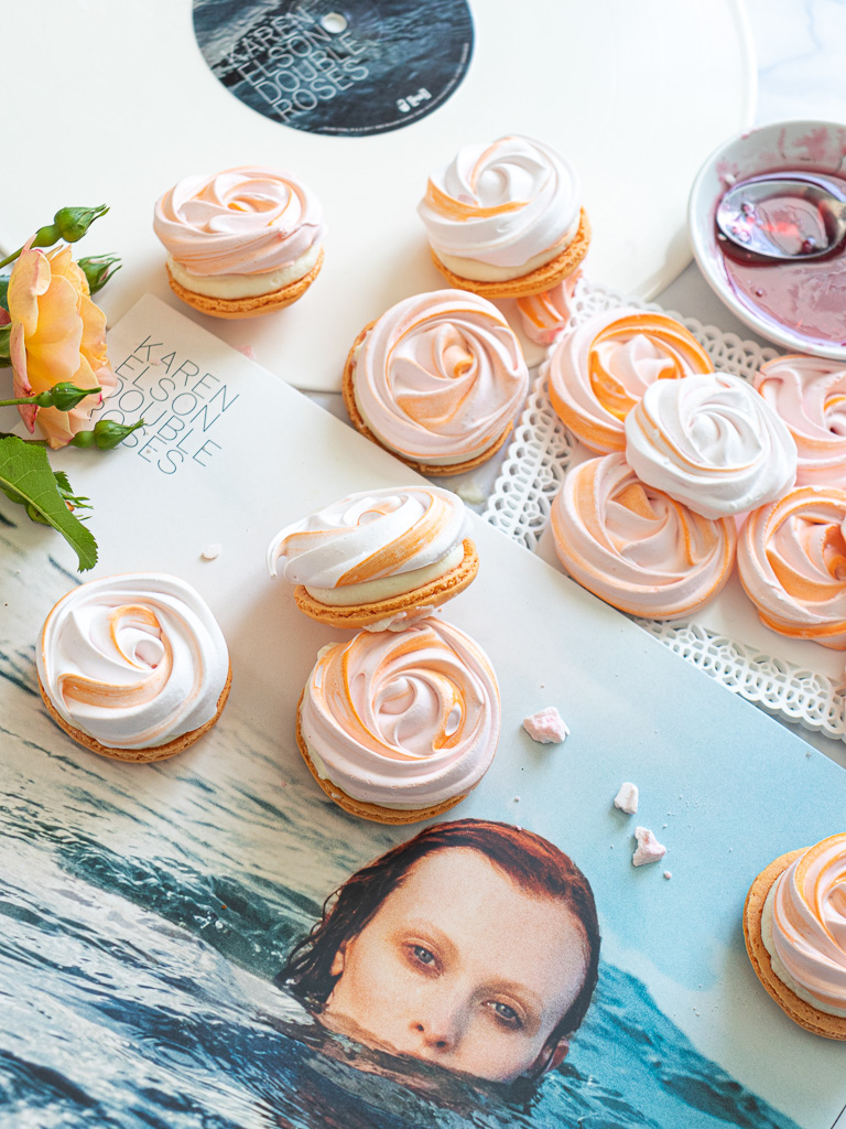 Karen Elson inspired roses macarons with vinyl