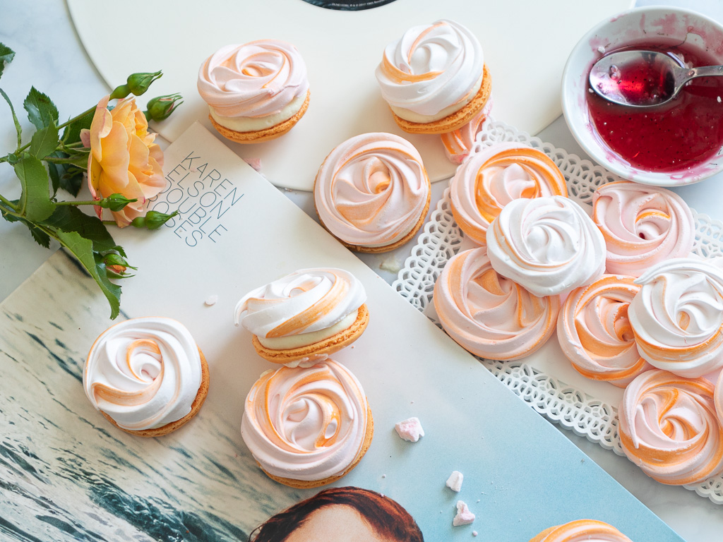 Karen Elson inspired roses macarons