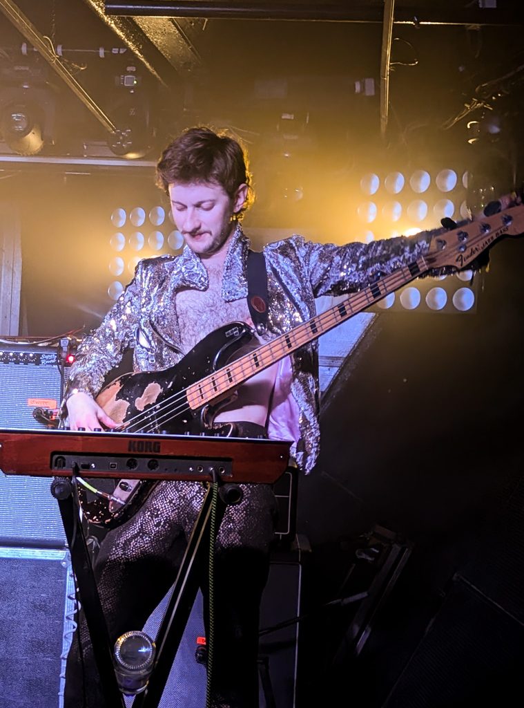 Gyasi bass player on stage in Bordeaux 2024