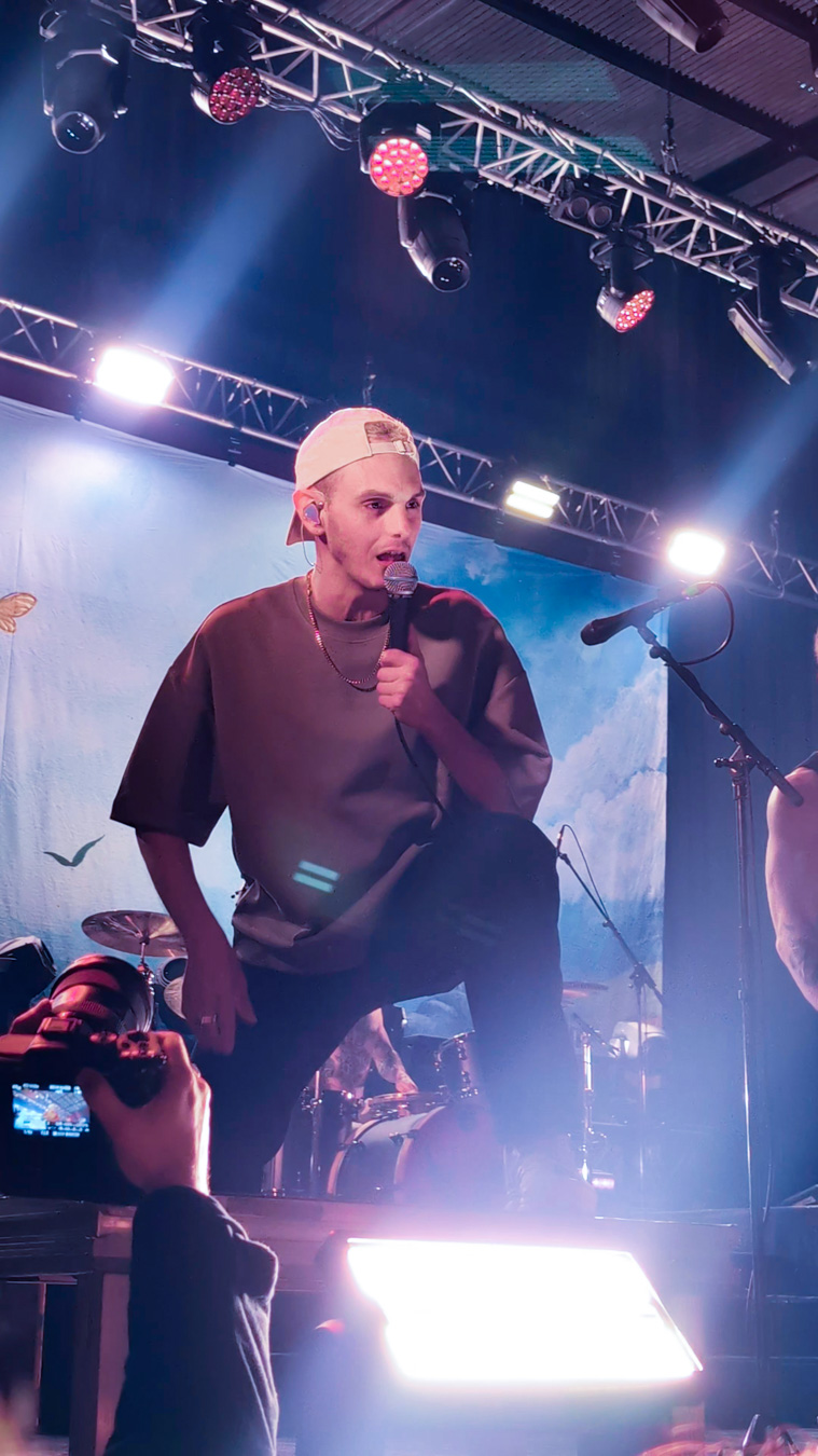 Florent Salfati on stage with Landmvrks in Bordeaux