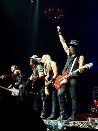 Chuck Garric Ryan Roxie Hurricane Nita Strauss and Tommy Henriksen at Bordeaux show in 2019