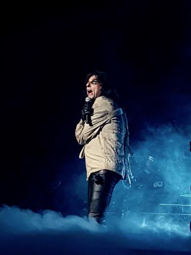 Alice Cooper in a camisole on stage in Bordeaux 2019