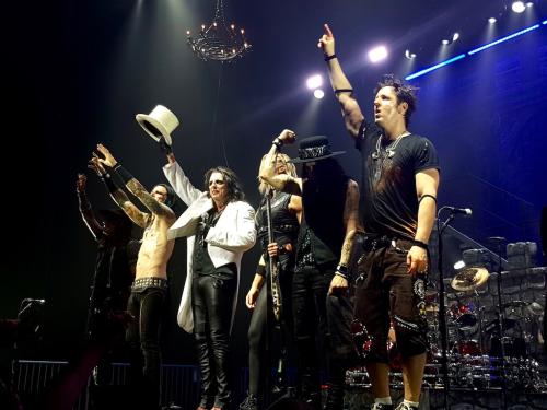 Alice Cooper and band Bordeaux concert 2019 final bow