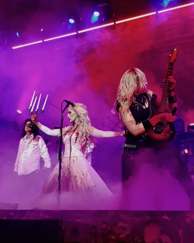 Alice Cooper Sheryl Cooper horro bride and Nita Strauss on stage in Bordeaux 2019