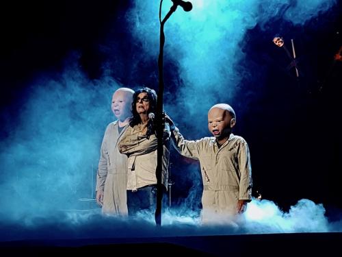 Alice Cooper wearing a camisole Bordeaux concert 2019