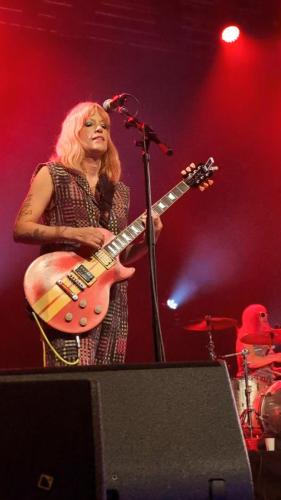 Erica Dawn Lyle on stage with Bikini Kill in Bordeaux 2024