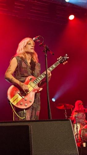 Erica Dawn Lyle on stage with Bikini Kill in Bordeaux 2024