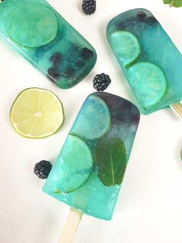 Mint lime and blackberries popsicles