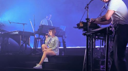 Zoe Colotis on stage with Caravan Palace in Bordeaux 2024