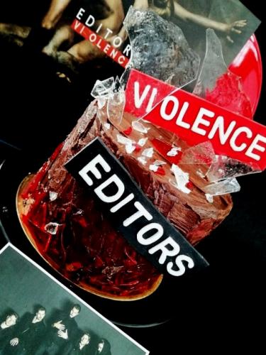 Editors Violence Mud cake (1)