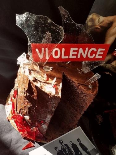 Editors Violence Mud cake (3)