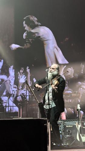 Warren Ellis on stage in Paris 2024