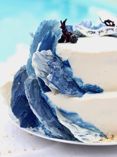 Cake design chocolate decorations imitating waves