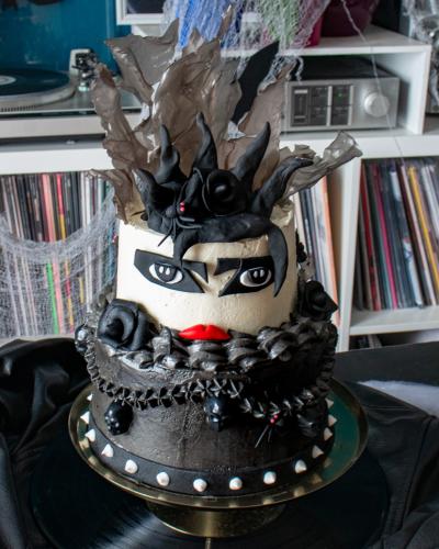 Siouxsie Halloween cake 18